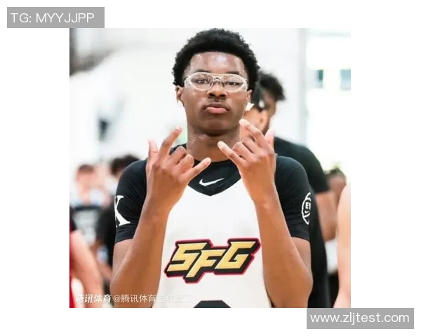 惟妙惟肖！布莱斯模仿老爸表情包爆笑上线，网友直呼“不敢相信这是我的人生”